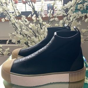 🔥🔥Brand New Zara High Top Sneaker😍😍